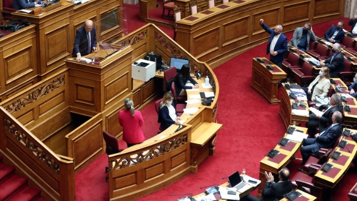 Εργασιακό νομοσχέδιο: Τοποθετήσεις βουλευτών της ΝΔ με βολές κατά του ΣΥΡΙΖΑ