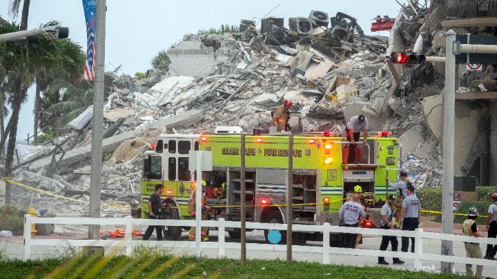 ΗΠΑ: Στους 10 οι νεκροί από την κατάρρευση του κτιρίου στη Φλόριντα, 151 οι αγνοούμενοι