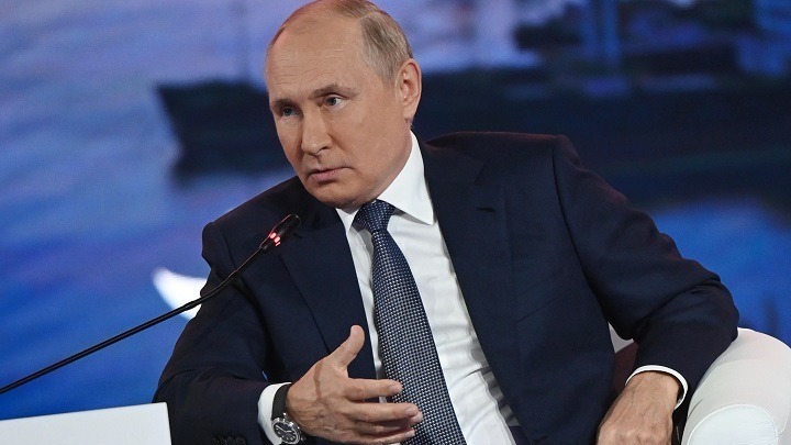 O Πούτιν, από την αυτοαπομόνωση, δηλώνει ότι θα δοκιμασθεί στην πράξη το ρωσικό εμβόλιο Sputnik-V