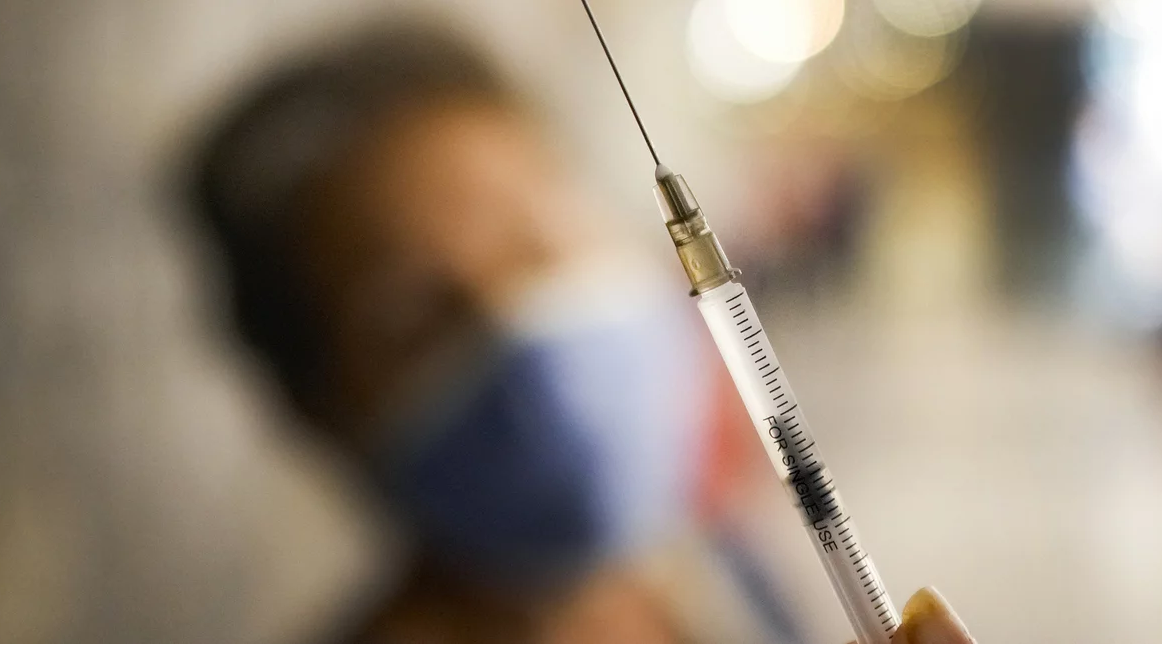 Μελέτη: Σούπερ ανοσία αποκτούν όσοι έχουν αντισώματα από εμβολιασμό και νόσηση