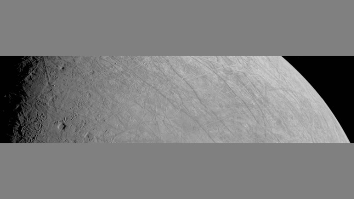 Το Juno έκανε το κοντινότερο πέρασμα σκάφους από τον δορυφόρο Ευρώπη του Δία – Νέες φωτογραφίες